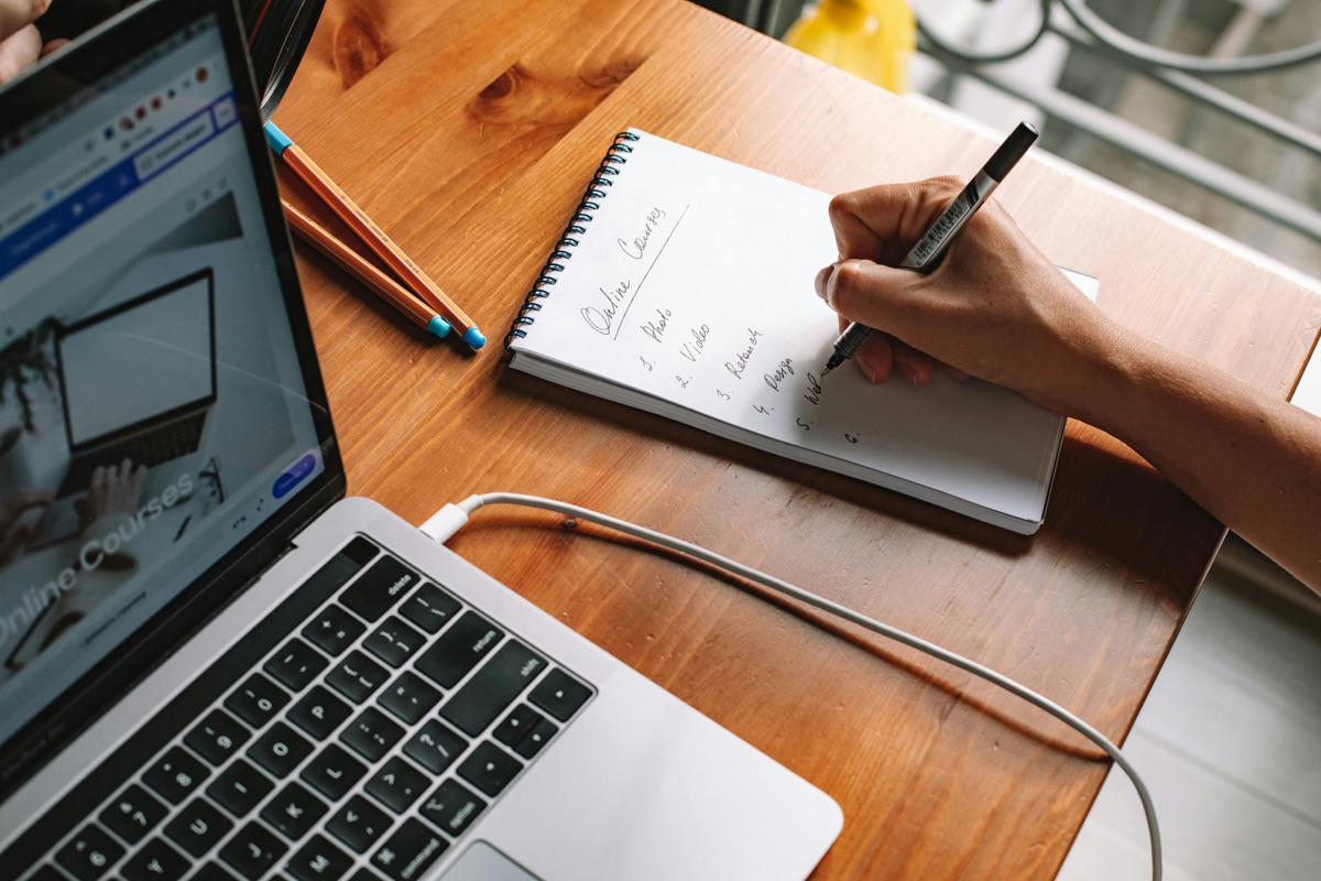 Comment choisir sa formation en ligne : les critères qui comptent vraiment