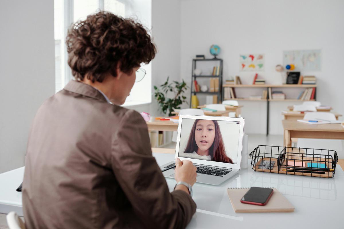 Formation à distance ou en présentiel : comment trancher ?